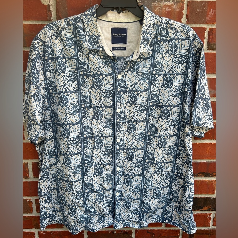 Tommy Bahama Limited Edition Silk Blend Short Sleeve Button Down Hawaiian Shirt